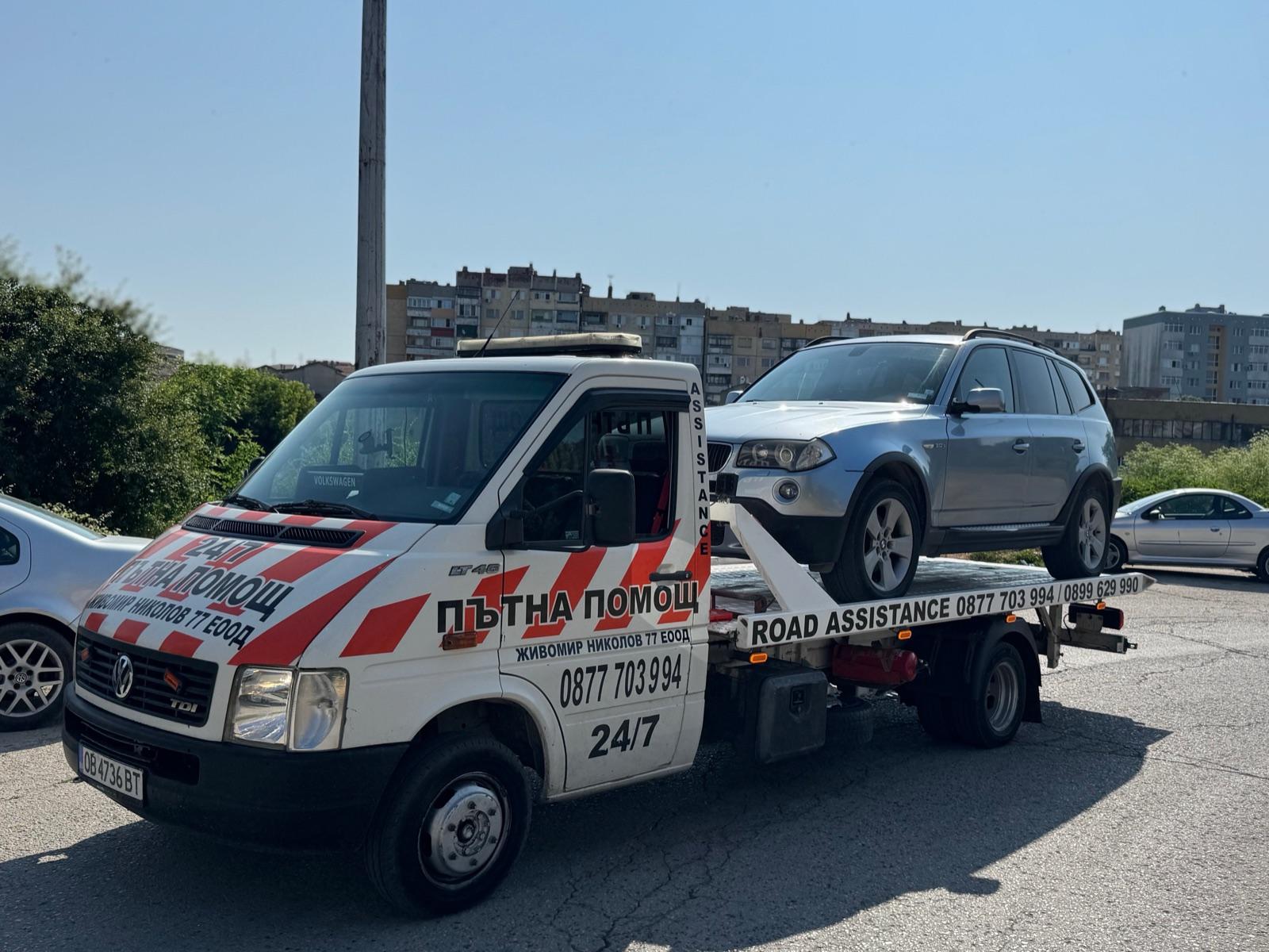 Репатрак на пътна помощ Добрич товари автомобил на платформа